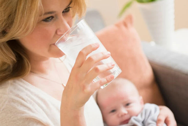breastfeeding mother drinking coconut water
